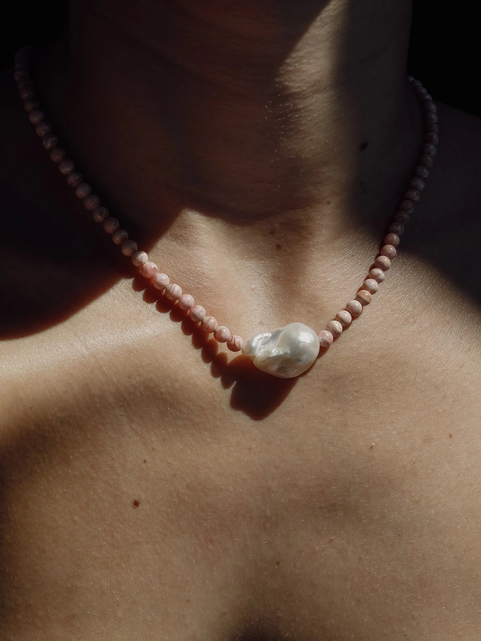 STONE NECKLACE - RHODOCROSITE WITH BAROQUE PEARL